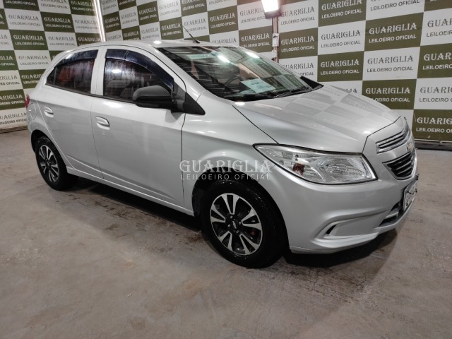 Veículo GM - Chevrolet Onix CHEVROLET ONIX 1.0MT LT 2014/2015 2015 em leilão