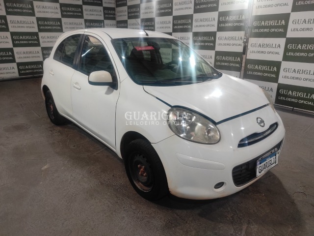 Veículo Nissan March NISSAN MARCH 16S FLEX 2013/2014 BRANCO 2014 em leilão