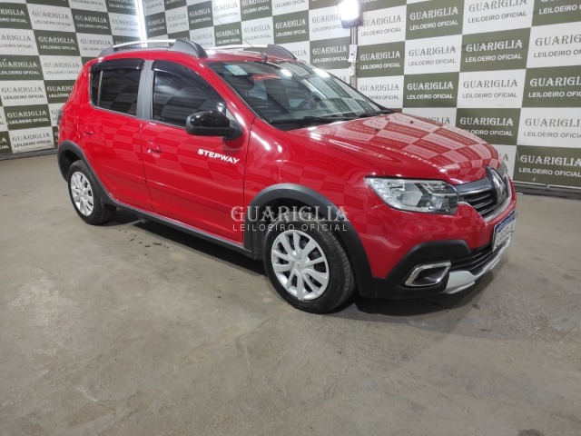 Veículo Renault Sandero Renault Sandero SZE10MT 2022/2023 Vermelho 2023 em leilão