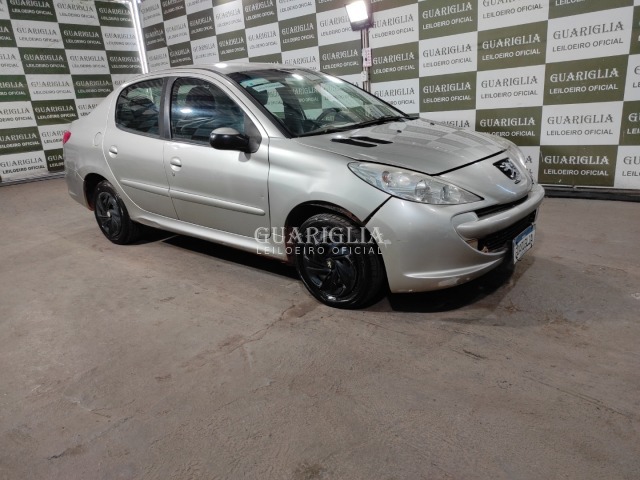 Veículo Peugeot 207 Peugeot 207 PAS Active 2014/2015 Prata 2015 em leilão