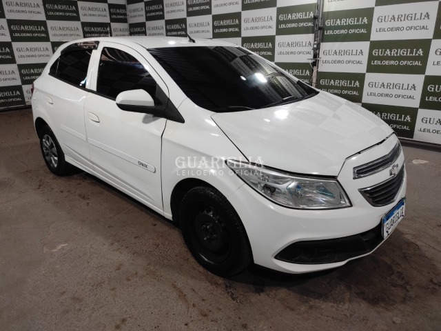 Veículo GM - Chevrolet Onix CHEVROLET/ONIX 1.0MT LT 2013/2014 2014 em leilão