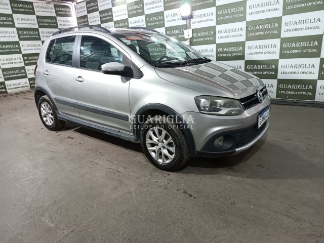Veículo VW - VolksWagen Crossfox VOLKSWAGEN CROSSFOX GII 2013/2014 Prata 2014 em leilão
