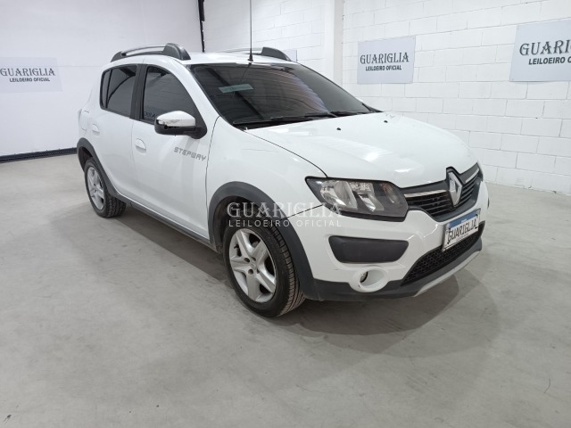 RENAULT/SANDERO STEP 16 2015 Conservado