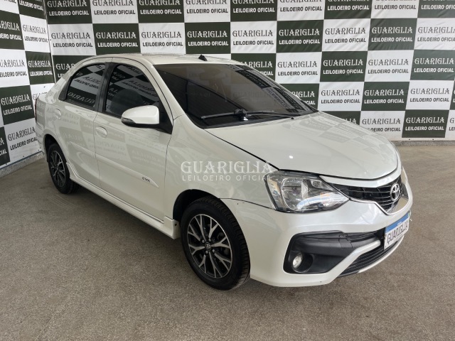 Veículo Toyota Etios TOYOTA ETIOS SD PLT15 AT 2017/2018 Branco 2017 em leilão