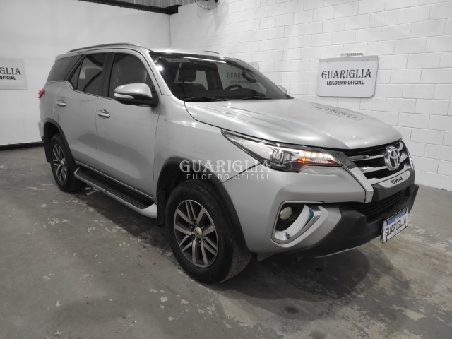 Veículo Toyota Hilux Toyota Hilux SWSRXA4FG 2016/2017 Prata Gasolina 2017 em leilão