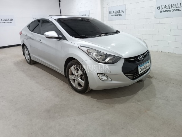 Veículo Hyundai Elantra Hyundai Elantra 2013/2014 Prata 2014 em leilão