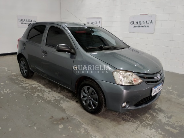 Veículo Toyota Etios Toyota Etios HB X 2012/2013 Cinza 2013 em leilão